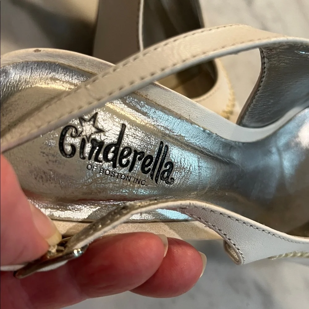Cinderella White Slingback heels; Size 4M - Picture 9 of 12